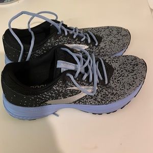 Brooks launch size 8 shoes . Periwinkle black and silver .